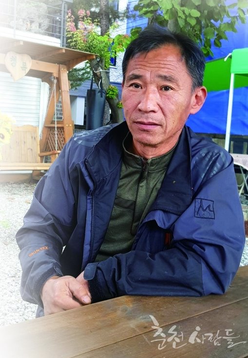 우두뻘에서 자라 20여개동의 토마토농사를 짓고 있는 김창옥 농부