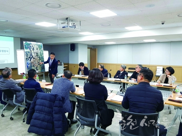 대중교통 체계개편 TF 제5차 회의가 열린 지난 26일. 박준수 팀장이 버스노선에 대해 설명하고 있다.