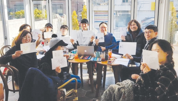 ‘자전거 춘천’ 실행 팀은 매주 모여 회의하고 진행 상황을 공유한다.