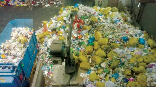 지난 5일 확인된 환경공원의 모습. 수거된 재활용 쓰레기가 분리되지 않고 한데 뒤섞여 있다.