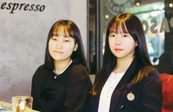김윤지(오른쪽), 라지현(왼쪽) 학생