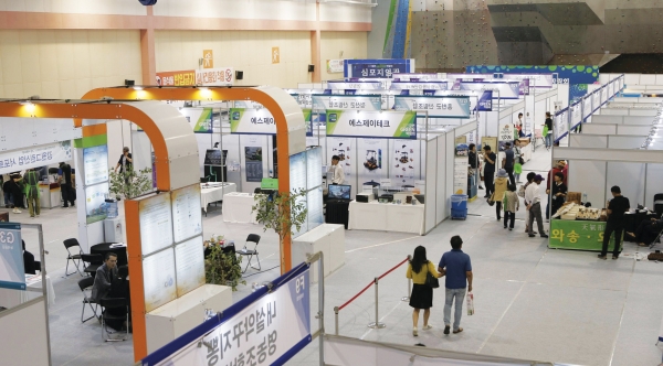 봄내 체육관에서 ‘2019그린박람회’가 지난 14일부터 3일간 열렸다.