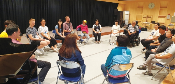 한국-호주 공동제작 장애인 커뮤니티 연극 프로젝트인 ‘헬로우 프로젝트’가 6월 18~29일까지 춘천에서 진행되고 있다.