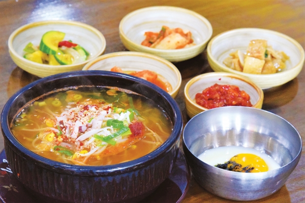 '시루향기' 해장국의 대표메뉴인 콩나물국밥 한 상