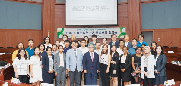 16개국에서 온 19명의 한국어 교육 연수생들이 지난 19일 워크숍에 참가했다. 사진 제공=한림대학교