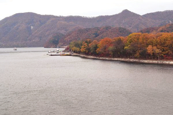 남이섬 선착장. 춘천과 가평이 북한강을 중심으로 관광특구를 조성할 수 있을지 귀추가 주목된다. 사진 《춘천사람들》 DB