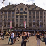 필자의 카톡 프로필 사진. 사진 속 건물은 네덜란드 암스테르담의 미담투소(밀랍 인형박물관).