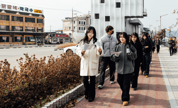 행사 시작 전 소양로 일대 당간지주와 번개시장을 잇는 지역 탐방 투어진 진행됐다.