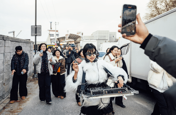 번개시장 거리 퍼레이드.