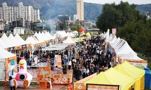 공지천 '막닭축제' 대박…30만 명 방문해 매출 100억 원